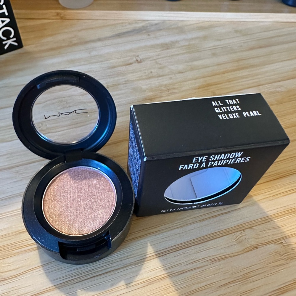 MAC • 8pc Make-Up Bundle - Picture 4 of 7